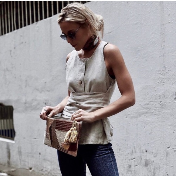 Aritzia linen wrap top Wilfred - Picture 2 of 2